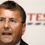 Tesco CEO Clarke to leave after profit warning