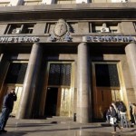 Argentina asks U.S. judge to put debt payment order on hold