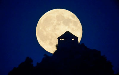 hungary-moonrise