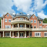 Rich Russians in U.K. Think About Sanctions, but Keep Buying Mansions