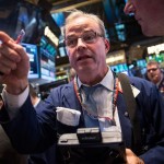 Stocks close mixed: S&P drops, Dow bumps up