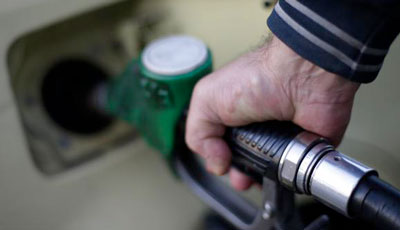 oil - petrol - A man fills up his car