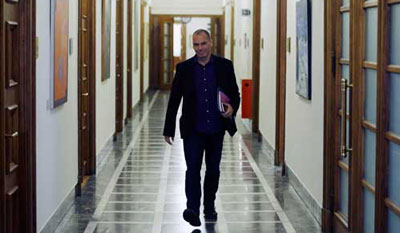 varoufakis-corridor_walking