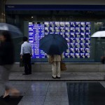 Japanese Stocks Drop as Yen Advances; Oil Near $49 Before OPEC