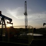 Oil prices dip as strong dollar outweighs supply disruptions
