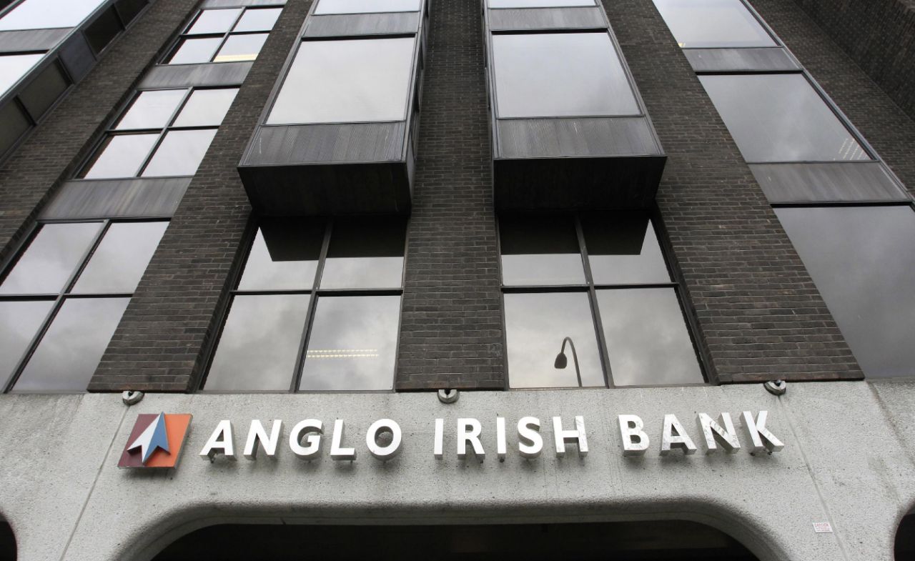 Exes bank. Anglo Irish Bank. GNT банк. Банки босс.